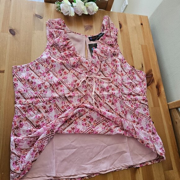 American Flirt - Women's ruffle trim v neck blouse Floral Print - Picture 2 of 7